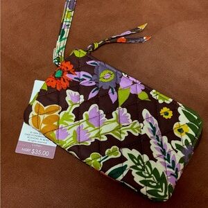 Vera Bradley: Floral Quilted Wristlet 🎁